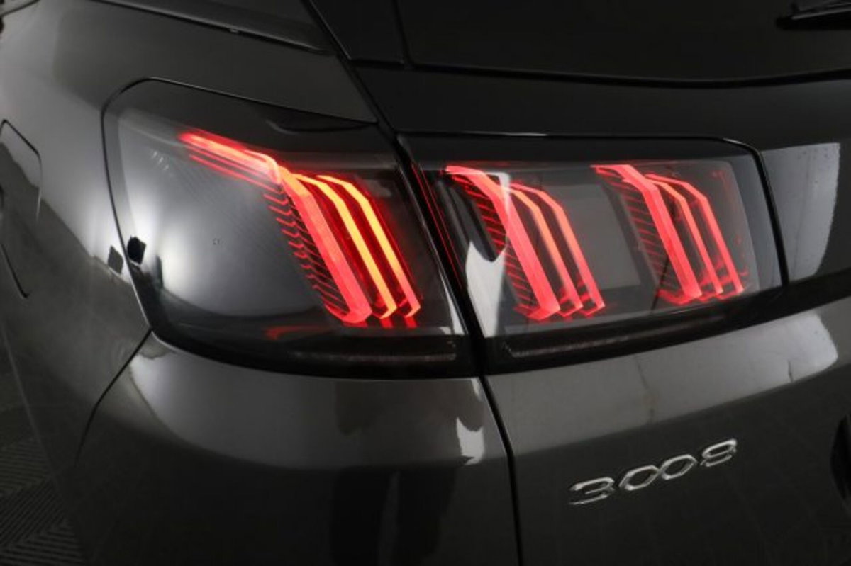 Peugeot 3008 Hybrid 225 e-EAT8 Allure (10)