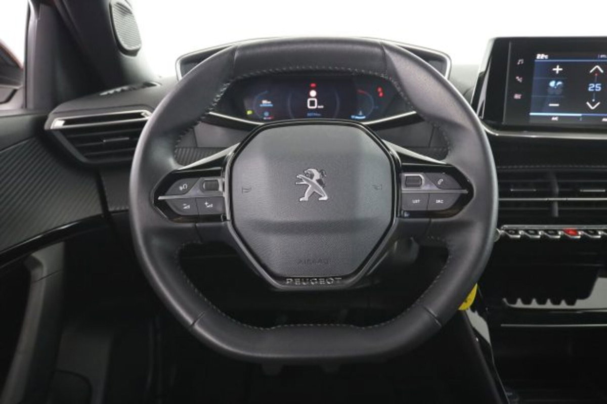Peugeot 2008 PureTech 100 S&S Allure (5)