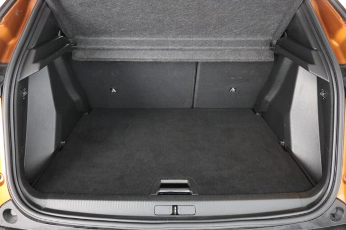 Peugeot 2008 PureTech 100 S&S Allure (6)