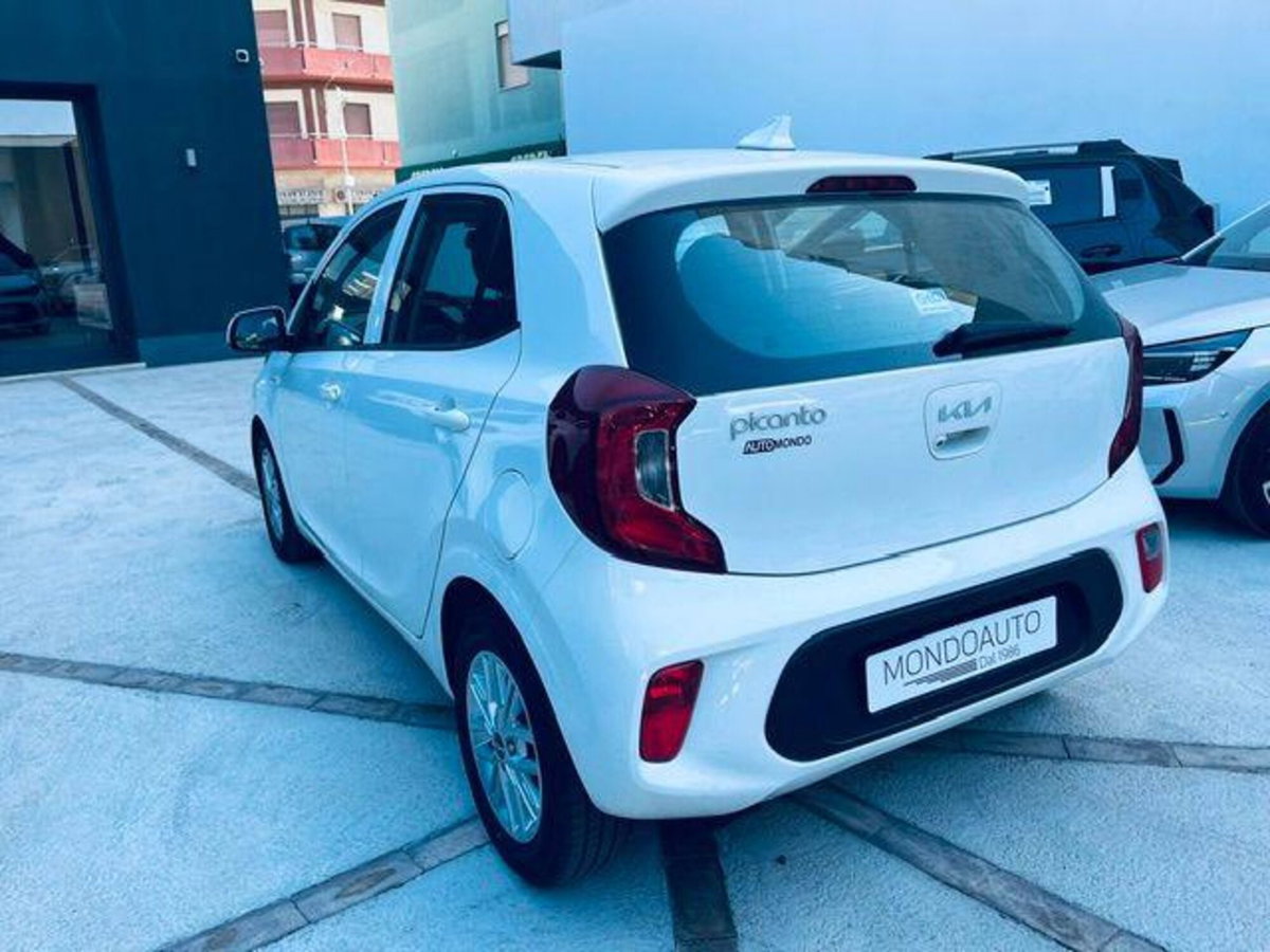 Kia Picanto 1.0 12V 5 porte AMT Urban (4)