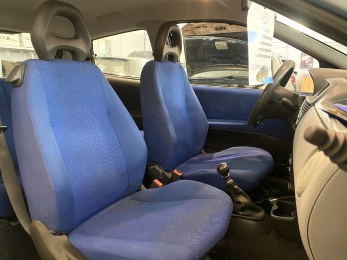 Fiat Punto 1.2i 16V cat 3 porte ELX (9)