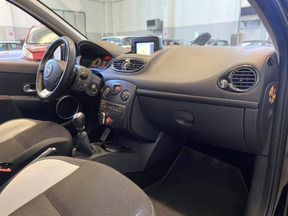 Renault Clio 2.0 16V 203CV 3 porte RS (11)