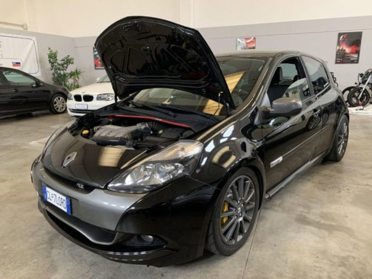 Renault Clio 2.0 16V 203CV 3 porte RS (8)