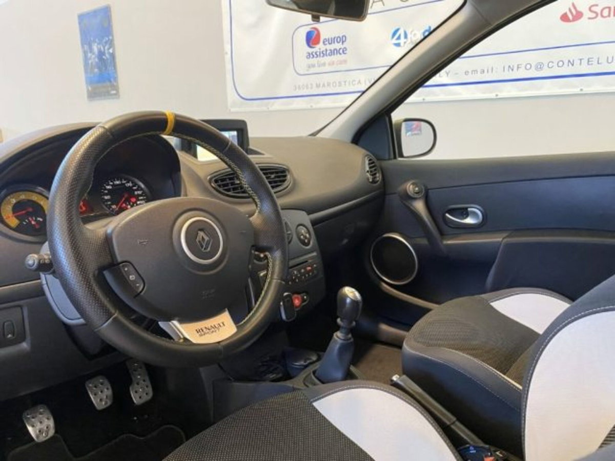 Renault Clio 2.0 16V 203CV 3 porte RS (9)