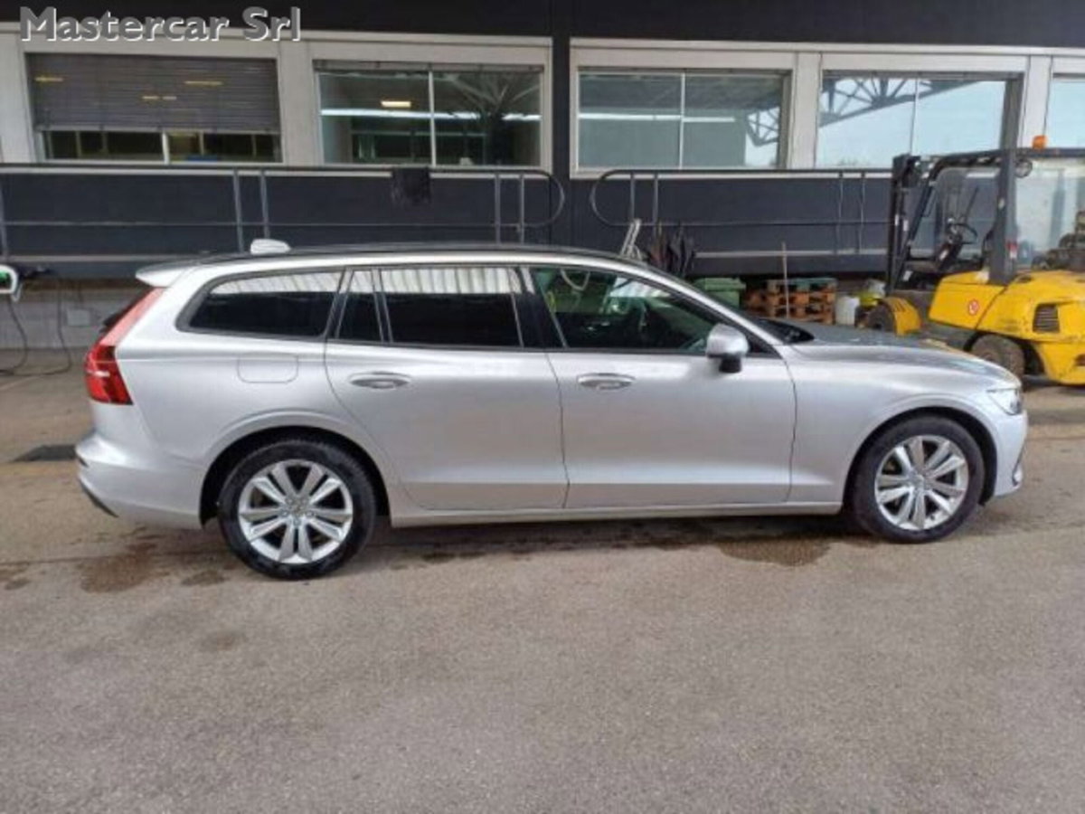 Volvo V60 2.0 b4 Essential auto (7)