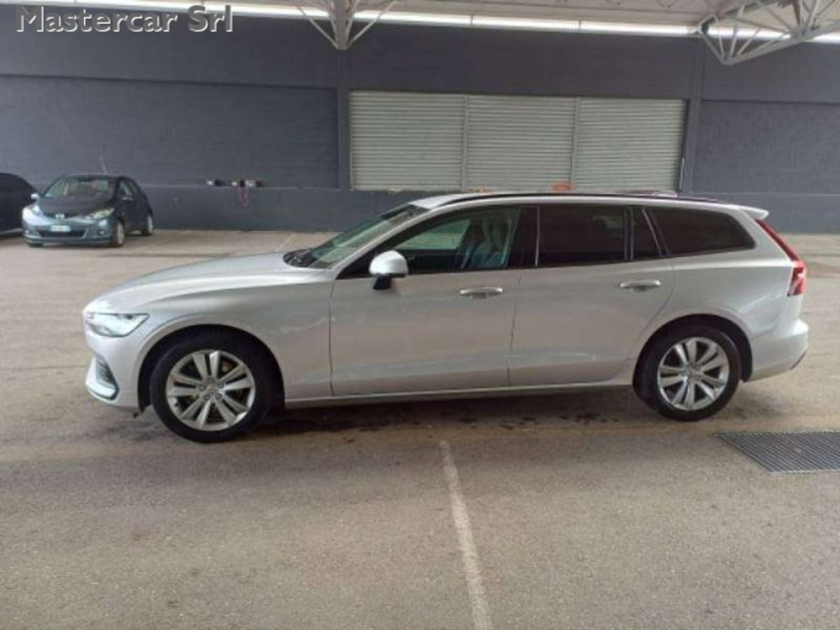Volvo V60 2.0 b4 Essential auto (8)