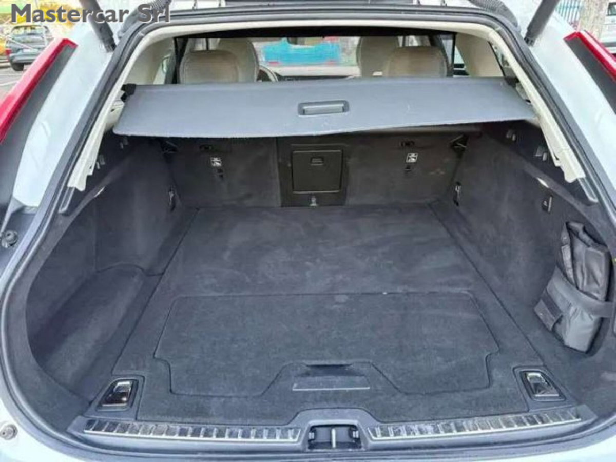Volvo V90 Cross Country D5 AWD Geartronic Pro (14)