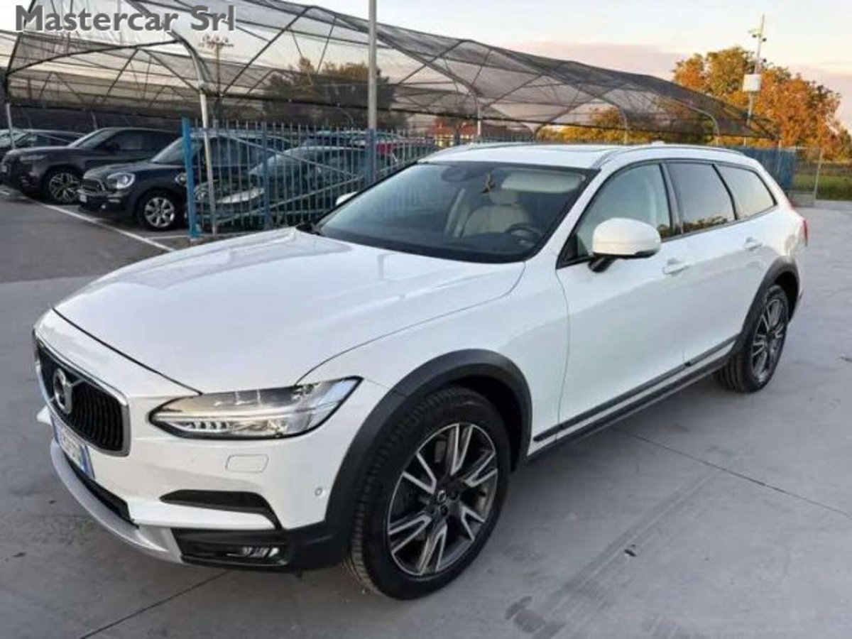 Volvo V90 Cross Country D5 AWD Geartronic Pro (2)