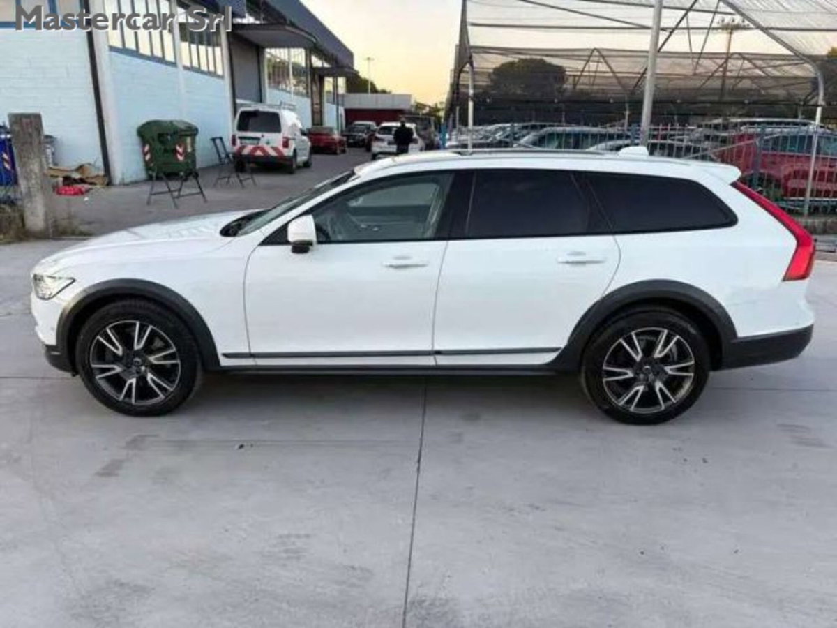 Volvo V90 Cross Country D5 AWD Geartronic Pro (3)