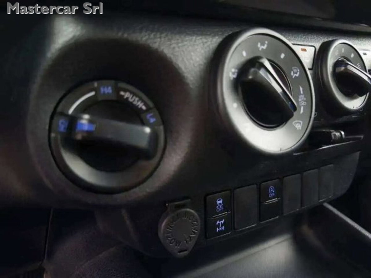 Toyota Hilux 2.D-4D 4WD porte Double Cab Comfort (14)