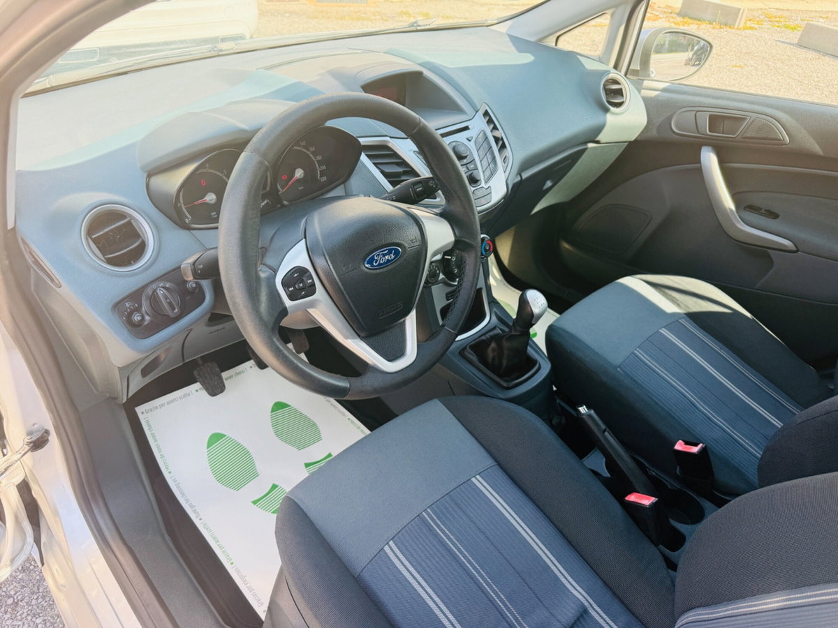 Ford Fiesta 1.2 82 CV 5 porte Titanium (13)