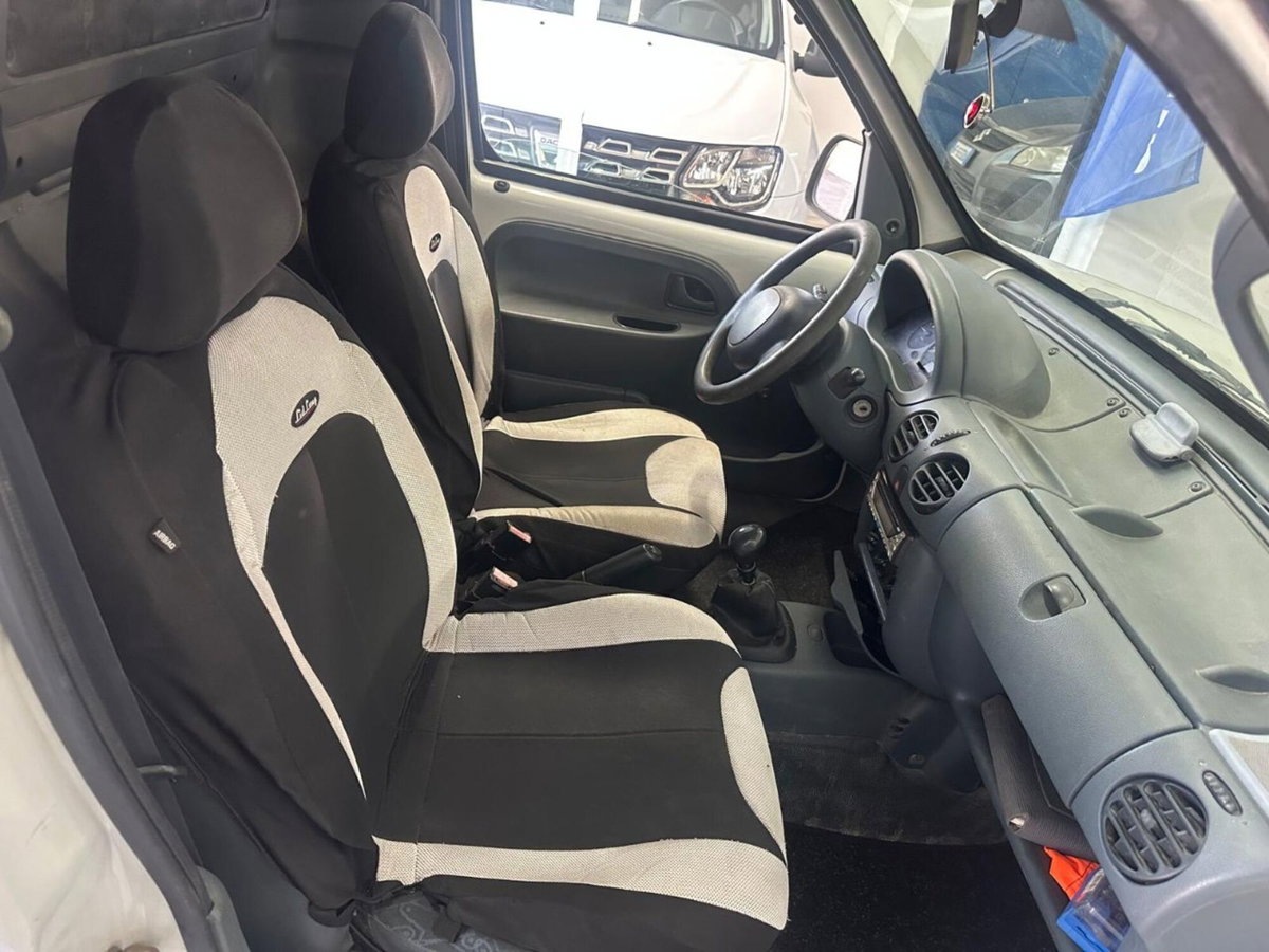 Renault Kangoo 1.5 dCi 65CV cat Confort Express (8)
