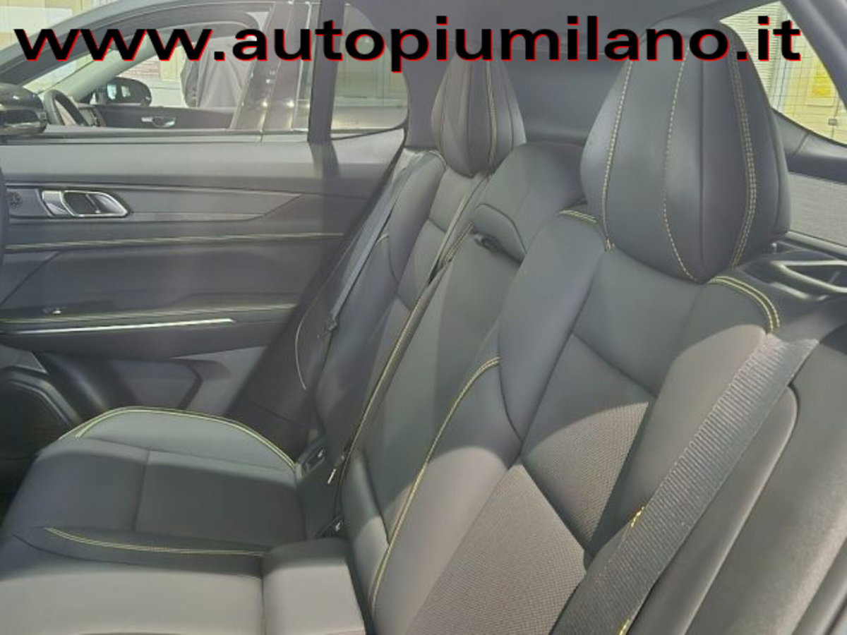 Lynk & Co 01 01 1.5 td phev More auto (10)