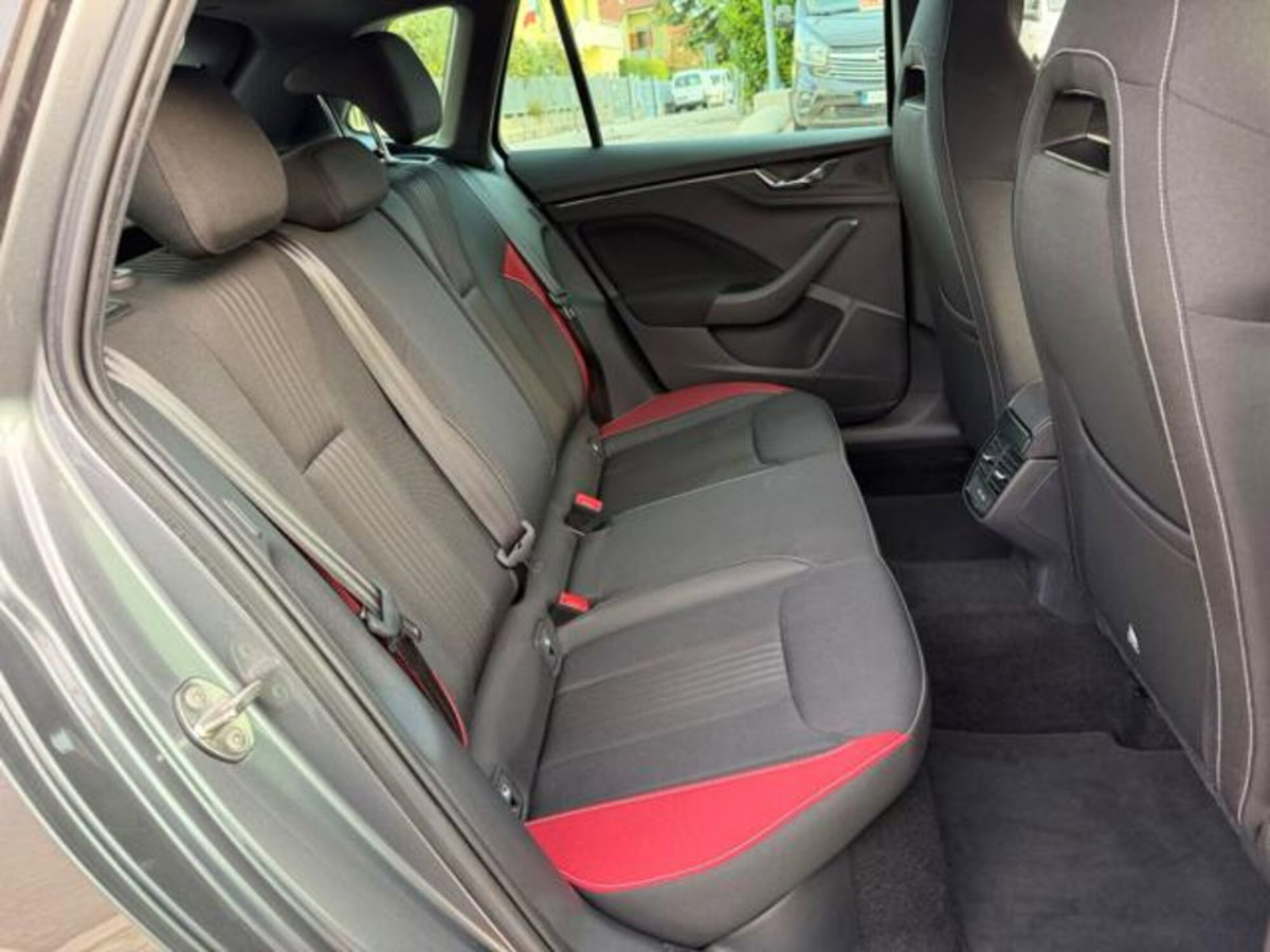 Skoda Kamiq 1.0 TSI 110 CV Monte Carlo (11)