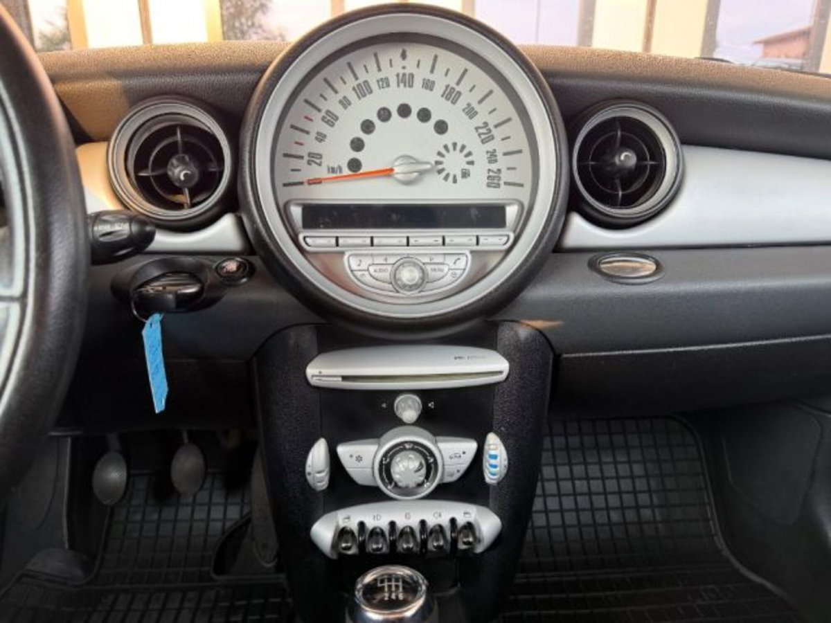 MINI Mini 1.6 16V Cooper (11)