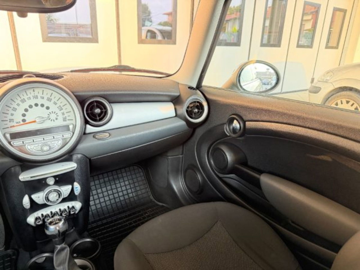 MINI Mini 1.6 16V Cooper (12)