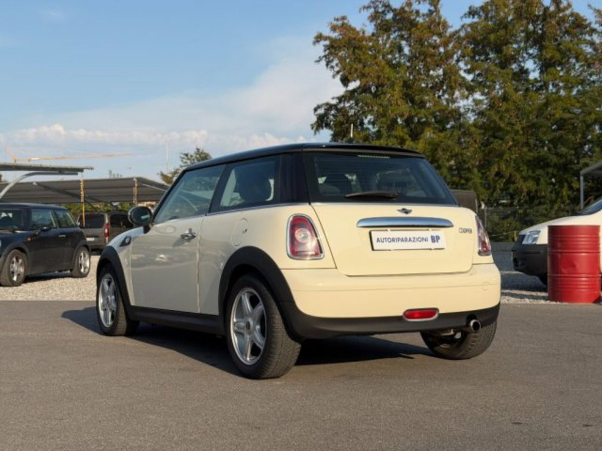 MINI Mini 1.6 16V Cooper (6)