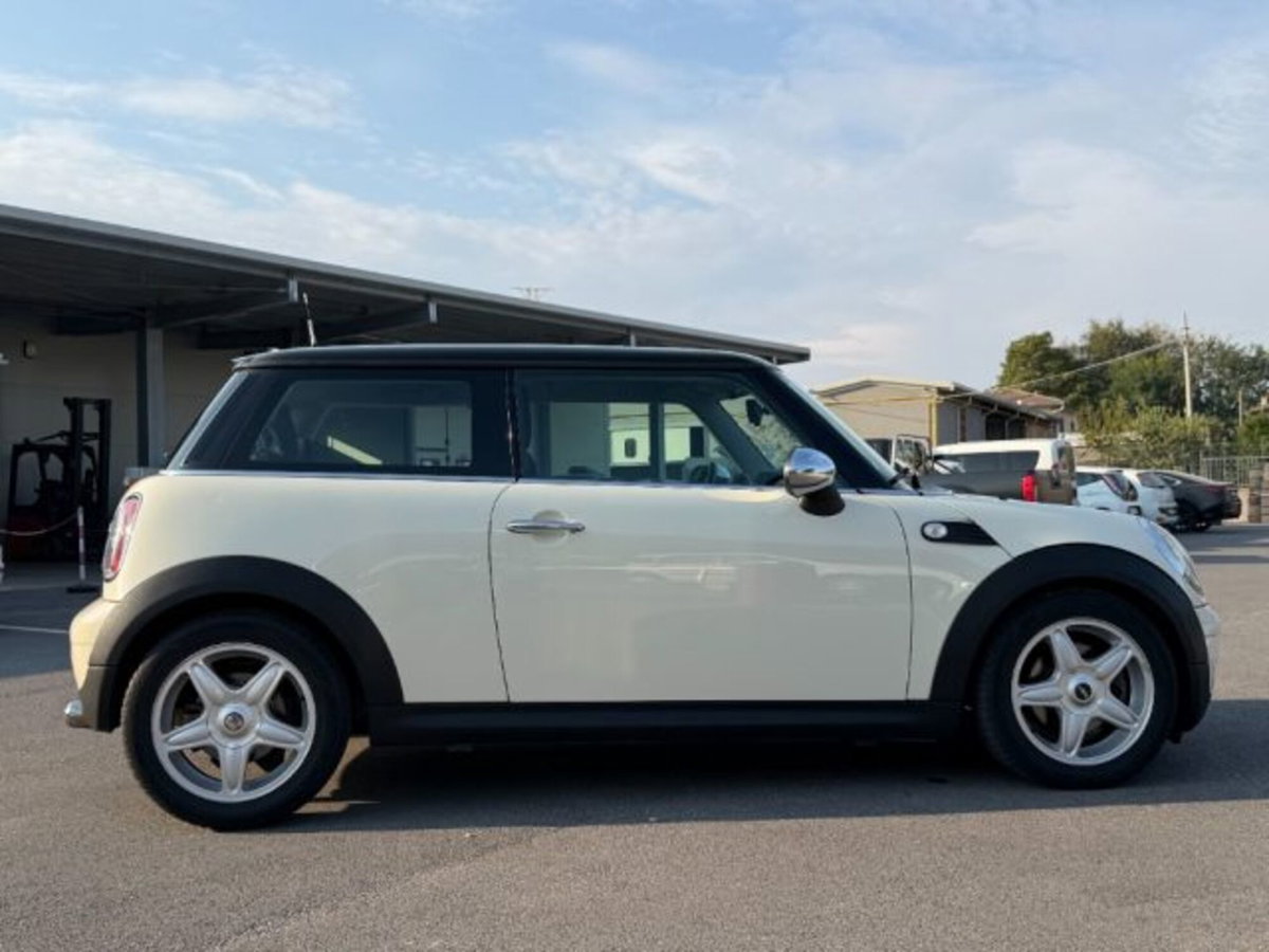 MINI Mini 1.6 16V Cooper (7)