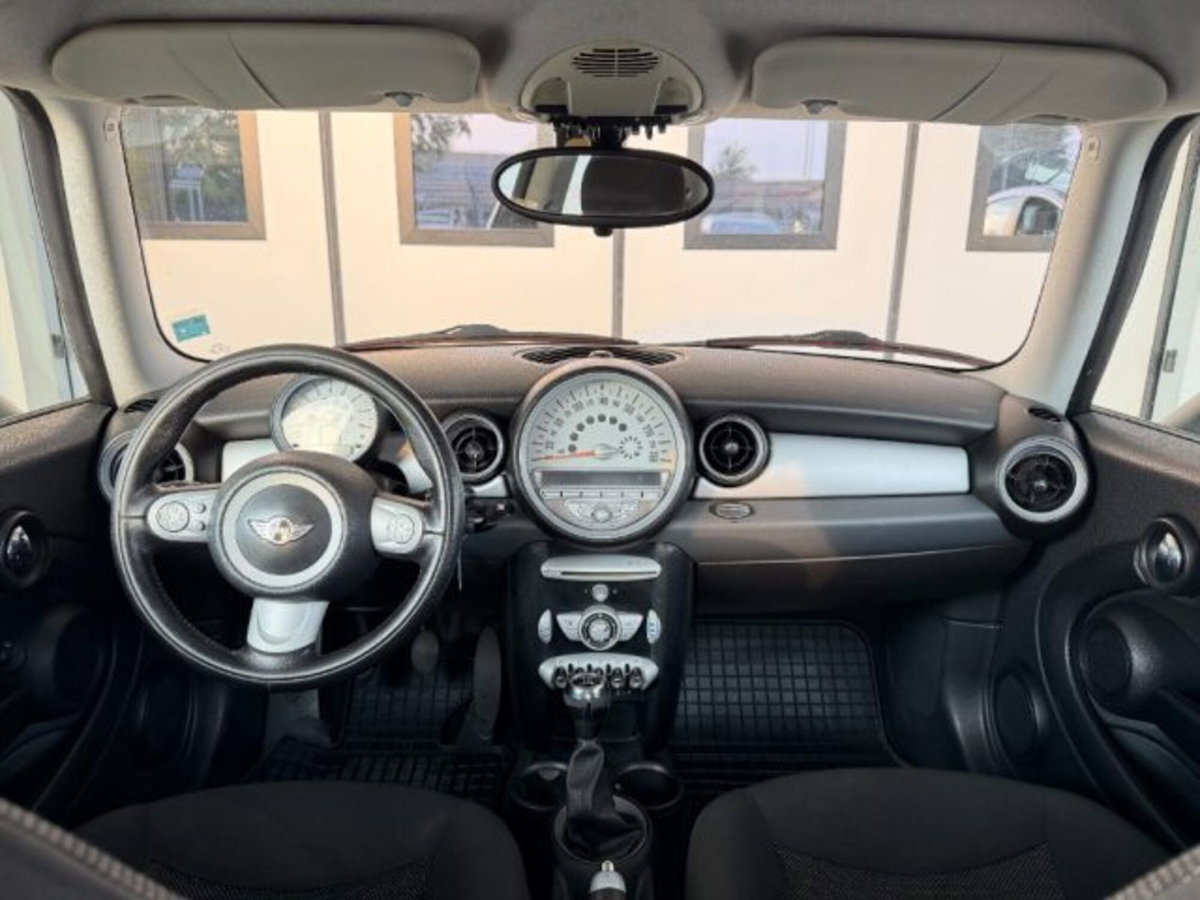 MINI Mini 1.6 16V Cooper (9)