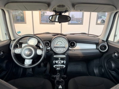 MINI Mini 1.6 16V Cooper (9)