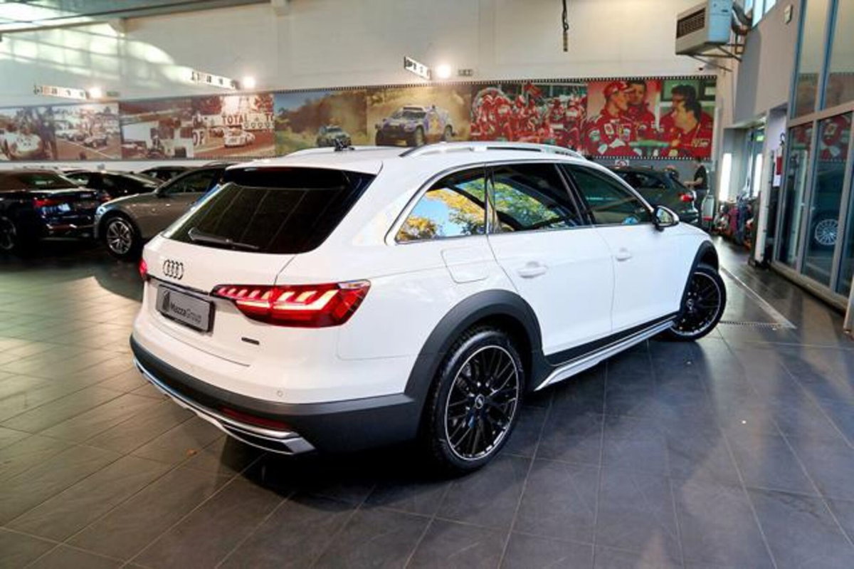 Audi A4 Allroad Allroad 40 2.0 tdi mhev Identity Contrast quattro 204cv s-tronic (10)