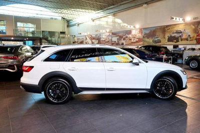 Audi A4 Allroad Allroad 40 2.0 tdi mhev Identity Contrast quattro 204cv s-tronic (11)