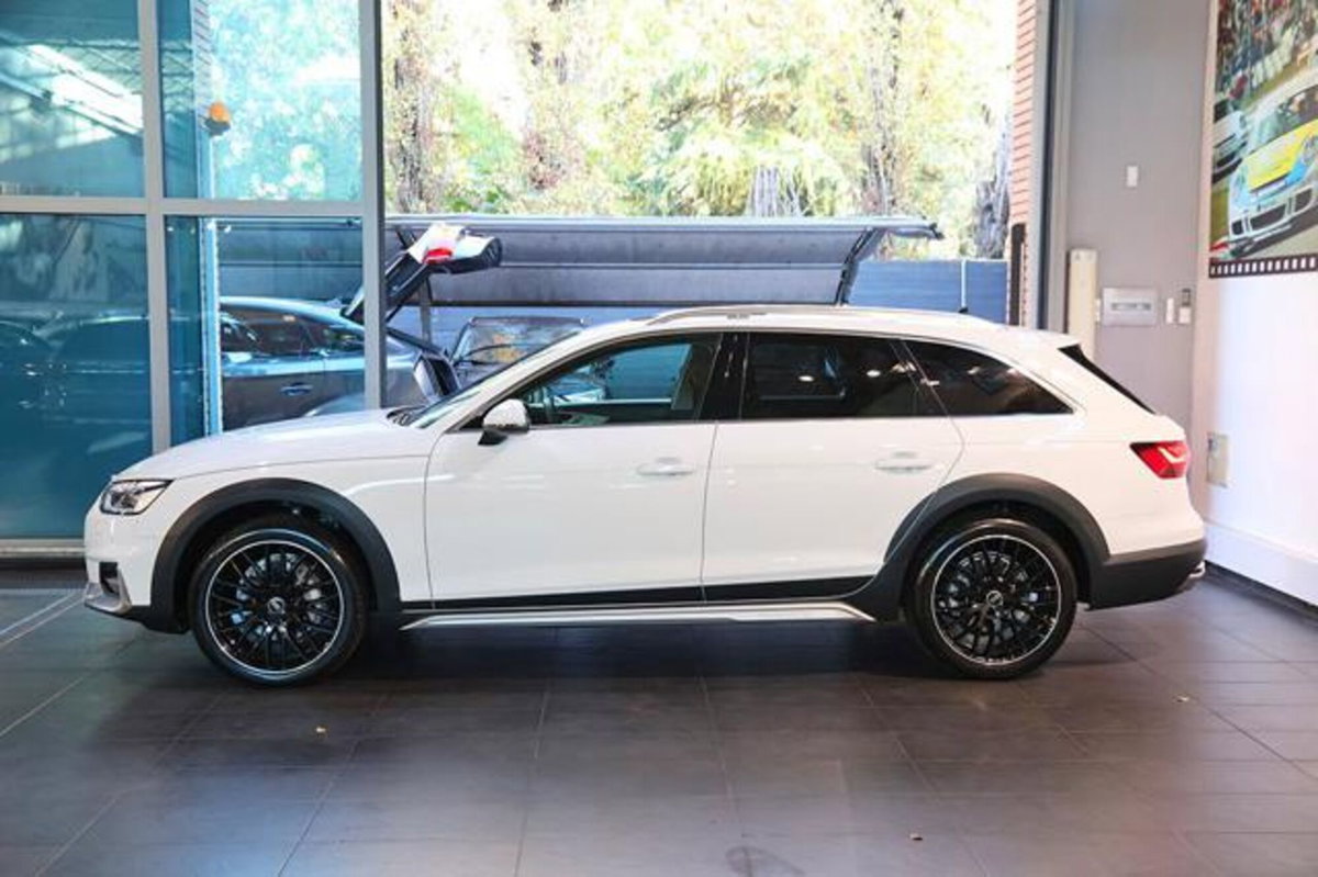 Audi A4 Allroad Allroad 40 2.0 tdi mhev Identity Contrast quattro 204cv s-tronic (3)