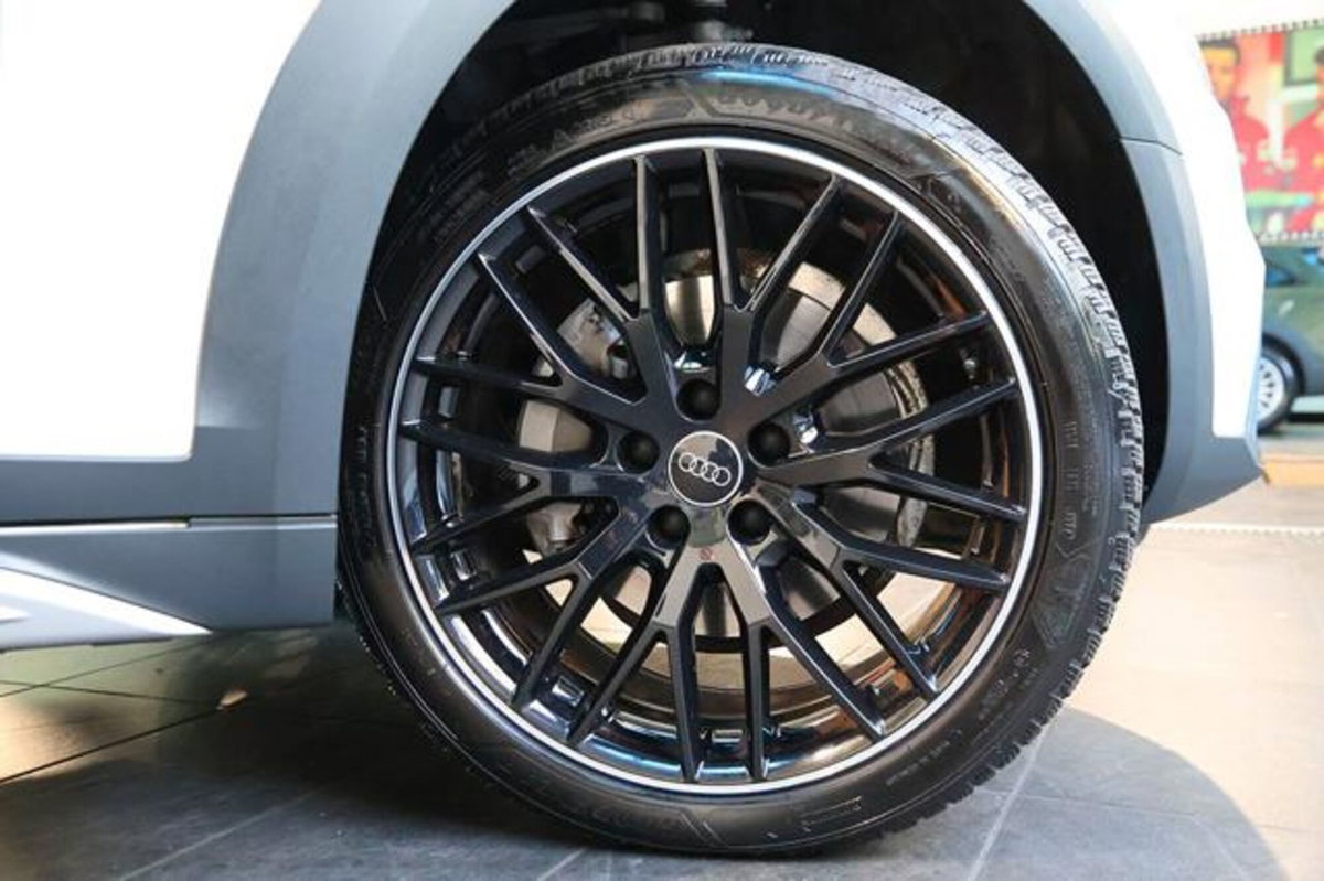 Audi A4 Allroad Allroad 40 2.0 tdi mhev Identity Contrast quattro 204cv s-tronic (6)