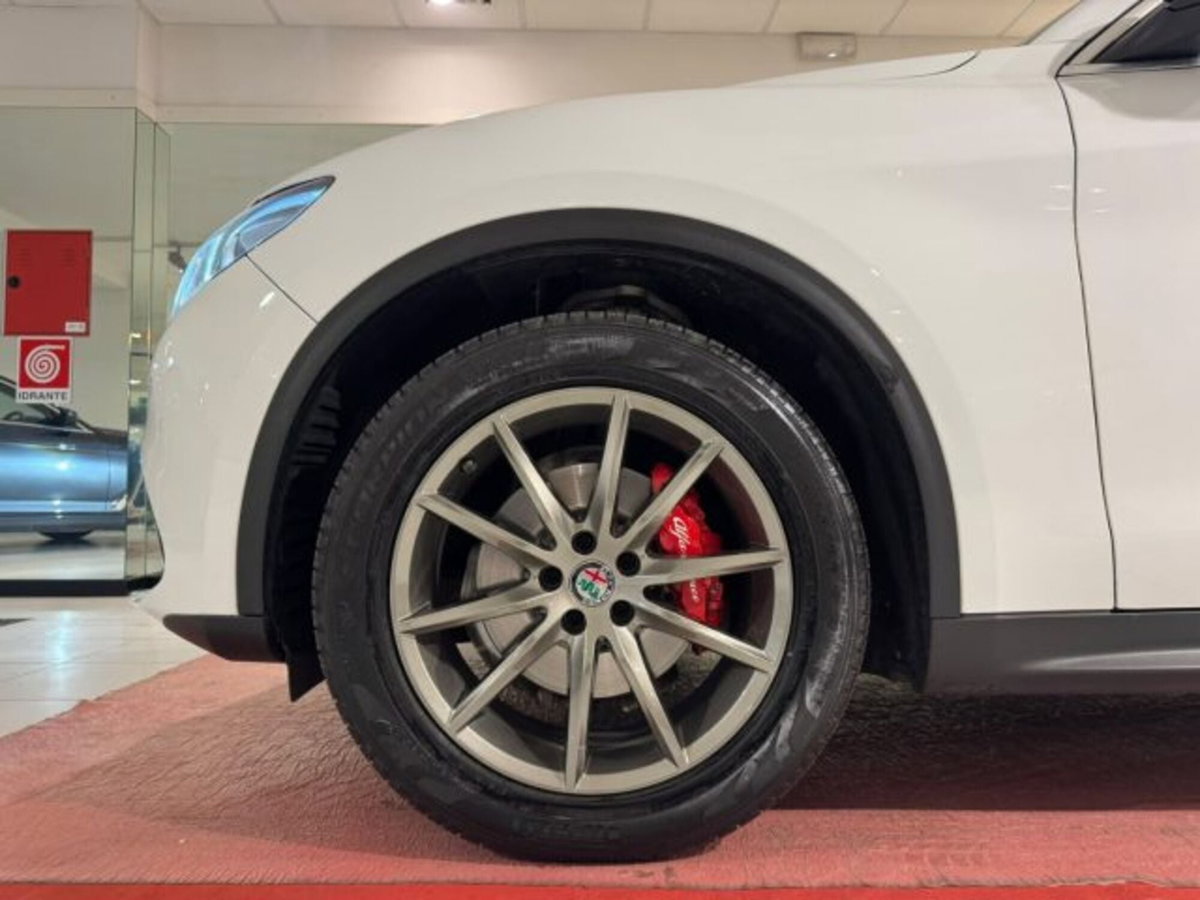 Alfa Romeo Stelvio 2.2 t Veloce Q4 210cv auto (4)