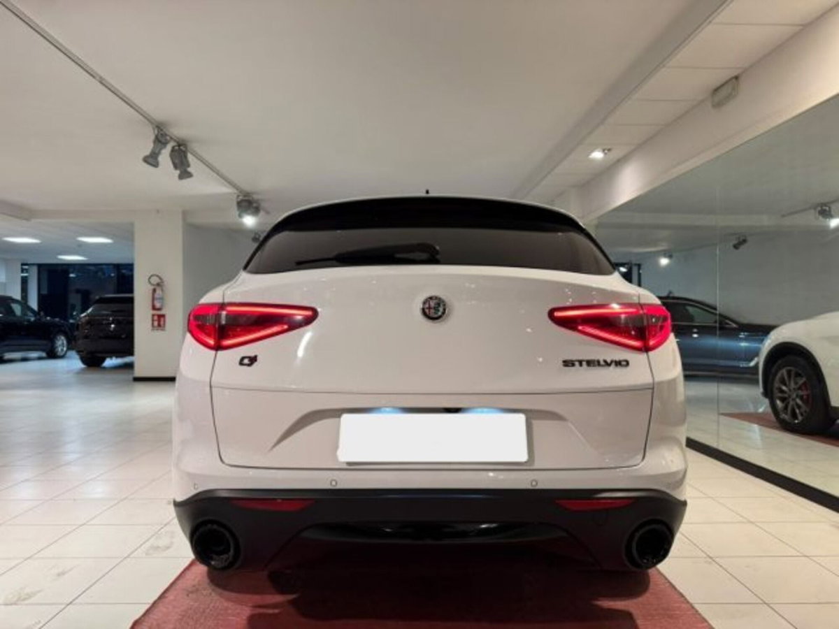 Alfa Romeo Stelvio 2.2 t Veloce Q4 210cv auto (6)