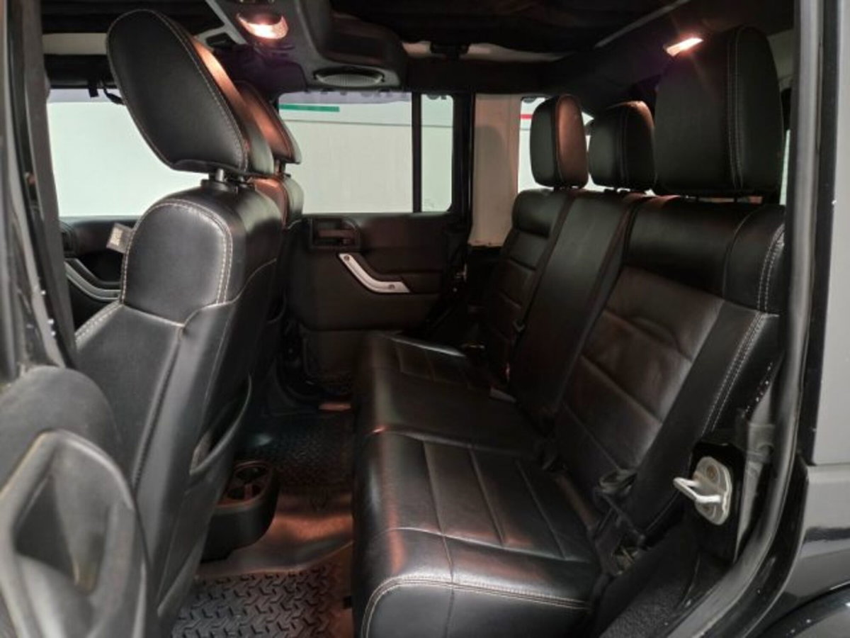 Jeep Wrangler Unlimited 2.8 CRD DPF Rubicon Auto (10)