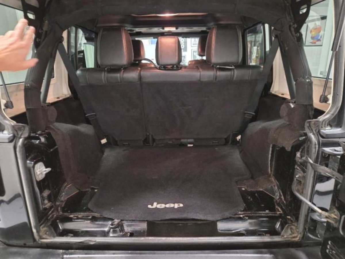 Jeep Wrangler Unlimited 2.8 CRD DPF Rubicon Auto (11)