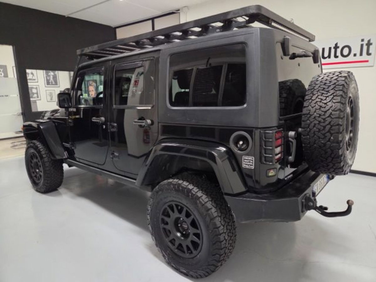 Jeep Wrangler Unlimited 2.8 CRD DPF Rubicon Auto (6)