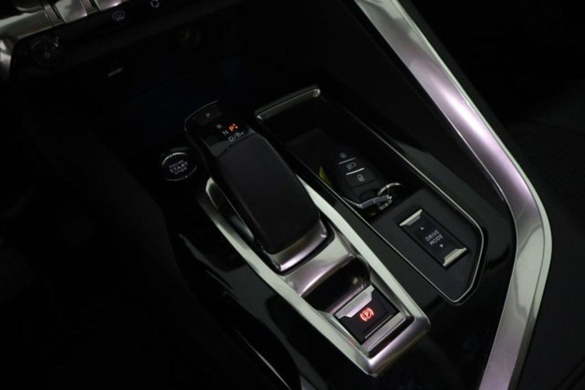 Peugeot 3008 Hybrid 225 e-EAT8 Allure (14)