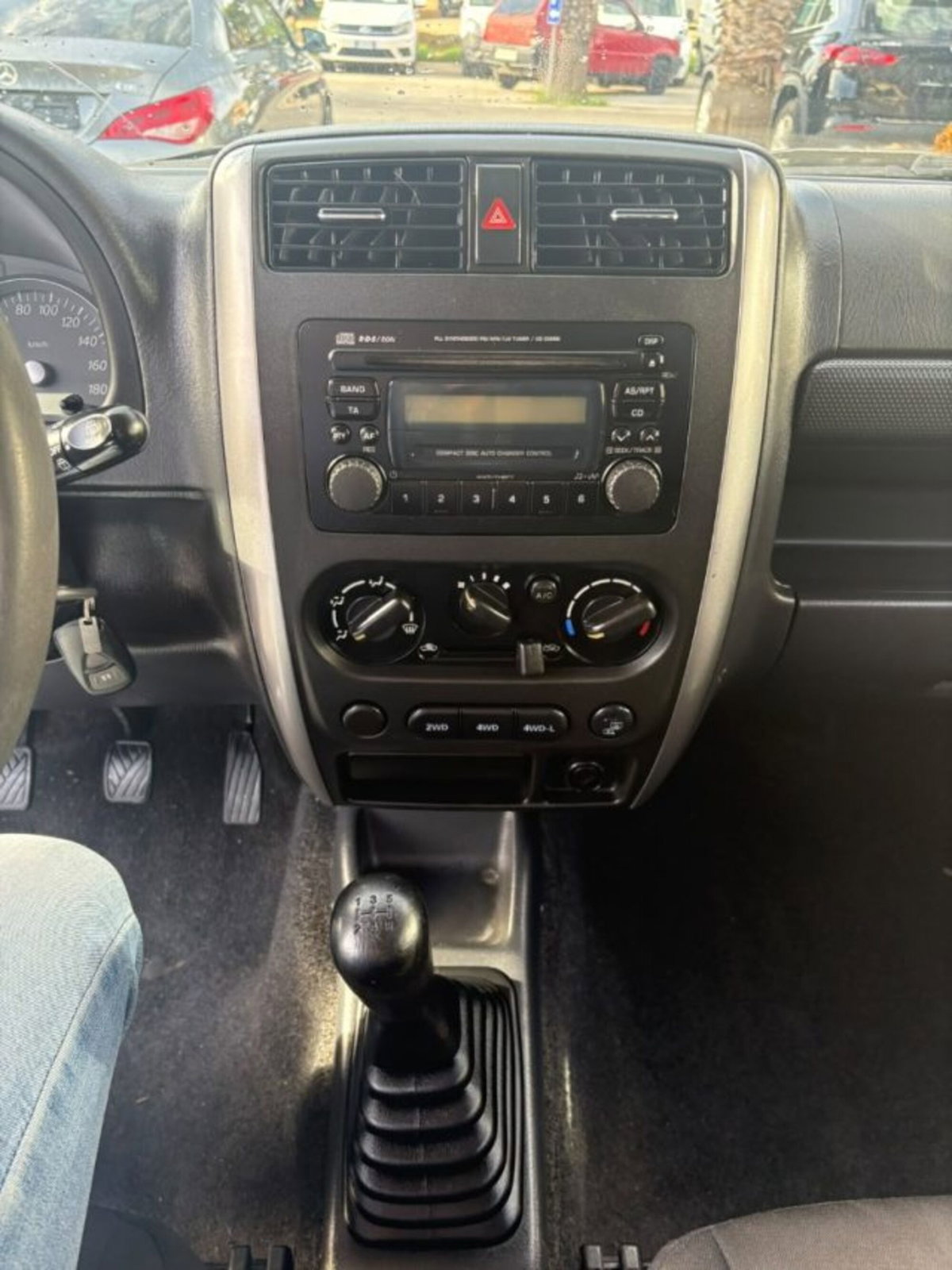 Suzuki Jimny 1.5 DDiS cat 4WD JLX Più (11)