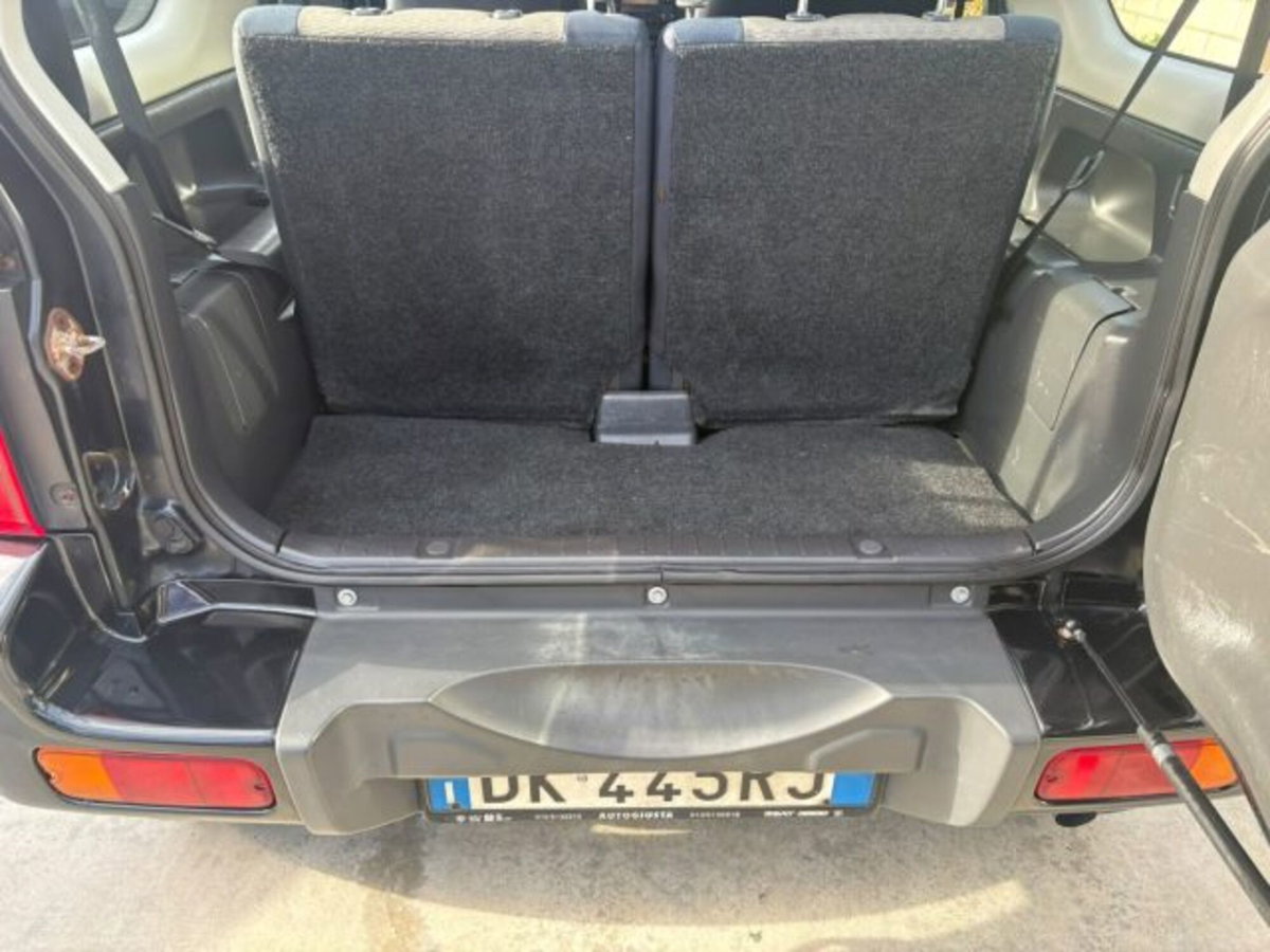 Suzuki Jimny 1.5 DDiS cat 4WD JLX Più (9)