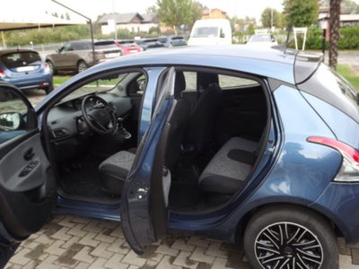 Lancia Ypsilon 1.0 FireFly 5 porte S&S Hybrid Ecochic A. Ferretti (10)