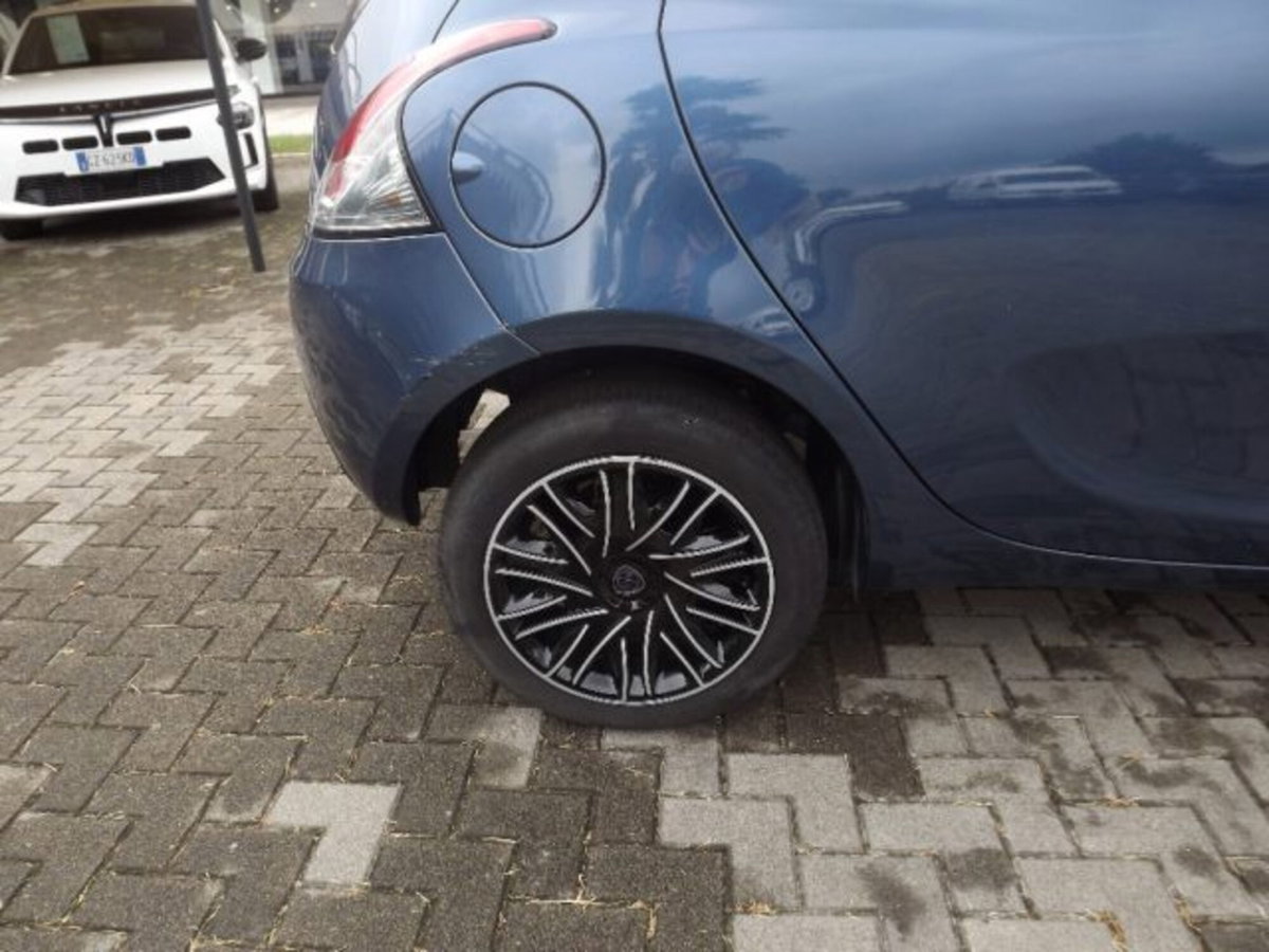 Lancia Ypsilon 1.0 FireFly 5 porte S&S Hybrid Ecochic A. Ferretti (13)