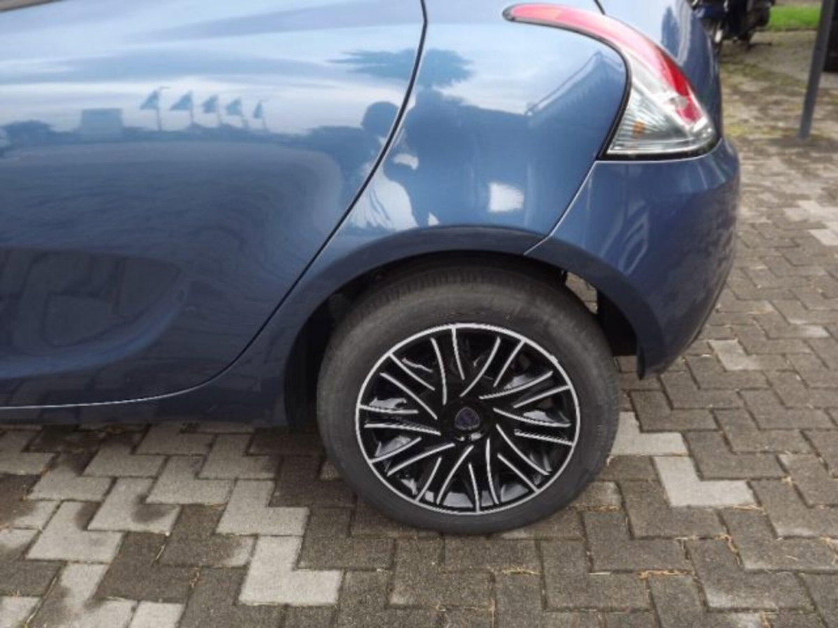 Lancia Ypsilon 1.0 FireFly 5 porte S&S Hybrid Ecochic A. Ferretti (14)
