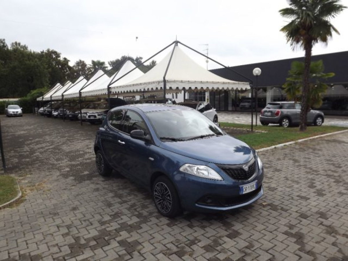 Lancia Ypsilon 1.0 FireFly 5 porte S&S Hybrid Ecochic A. Ferretti (3)