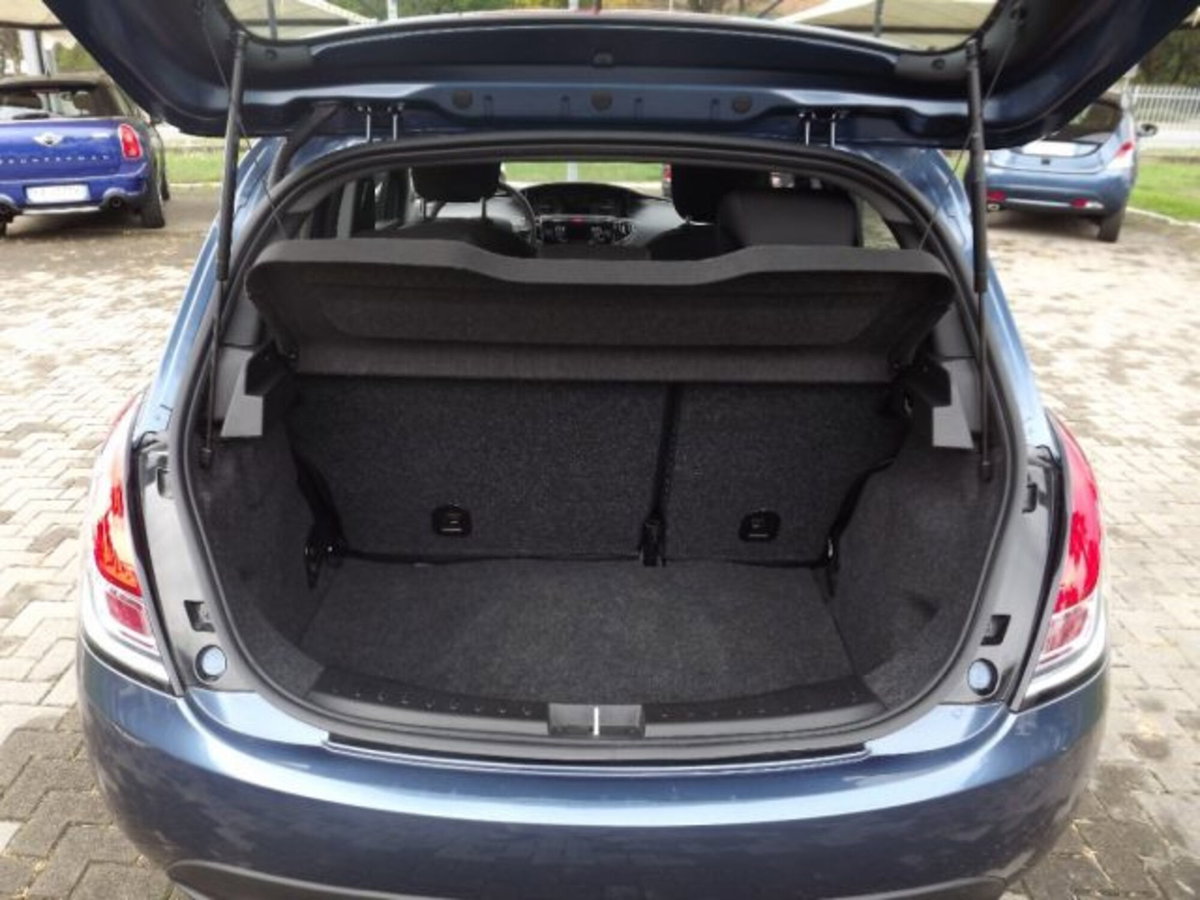 Lancia Ypsilon 1.0 FireFly 5 porte S&S Hybrid Ecochic A. Ferretti (9)