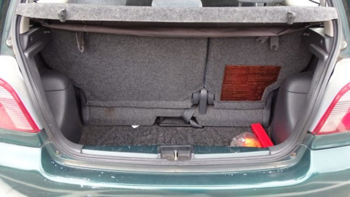 Toyota Yaris 16V cat 3 porte (11)