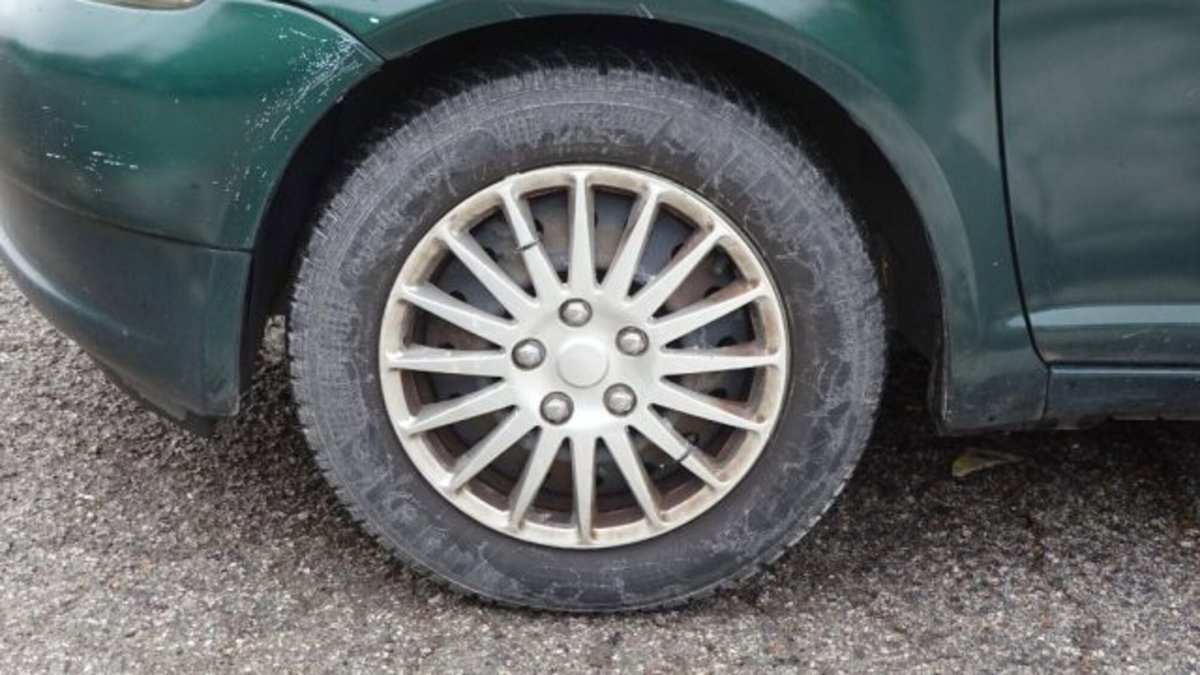 Toyota Yaris 16V cat 3 porte (18)