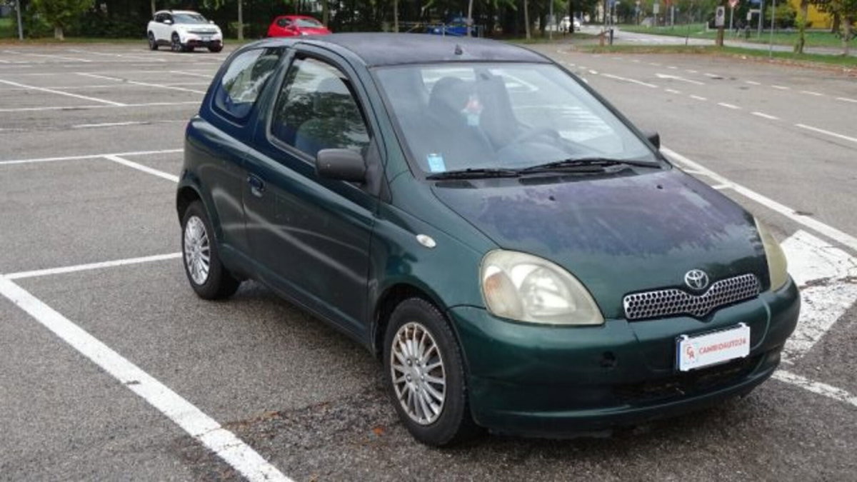 Toyota Yaris 16V cat 3 porte (2)