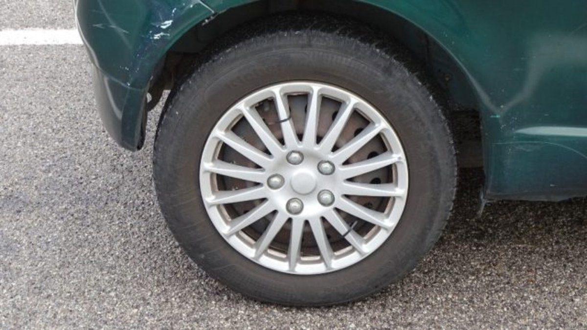Toyota Yaris 16V cat 3 porte (20)