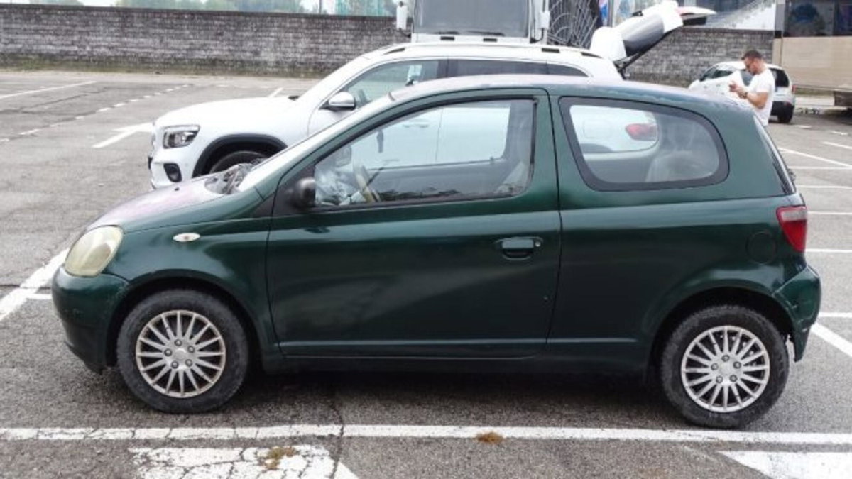 Toyota Yaris 16V cat 3 porte (4)