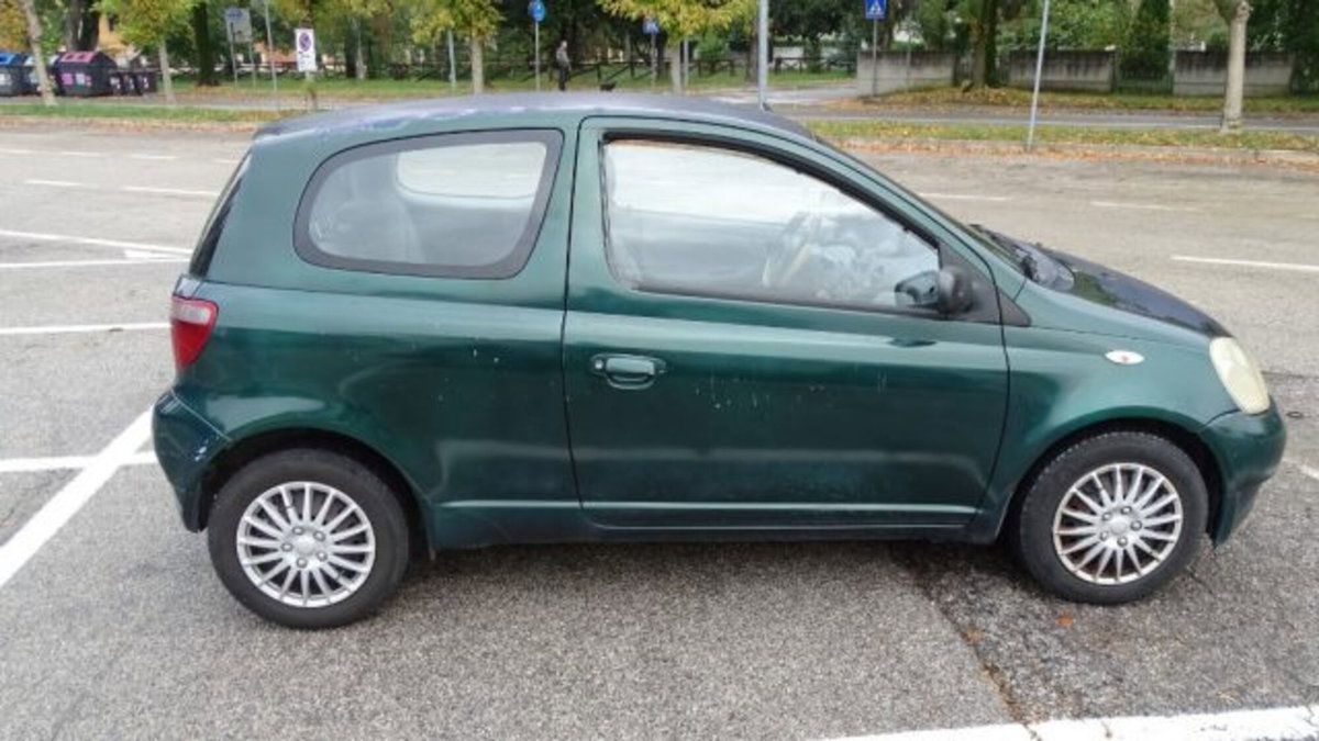 Toyota Yaris 16V cat 3 porte (8)