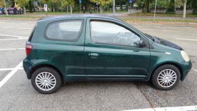 Toyota Yaris 16V cat 3 porte (8)