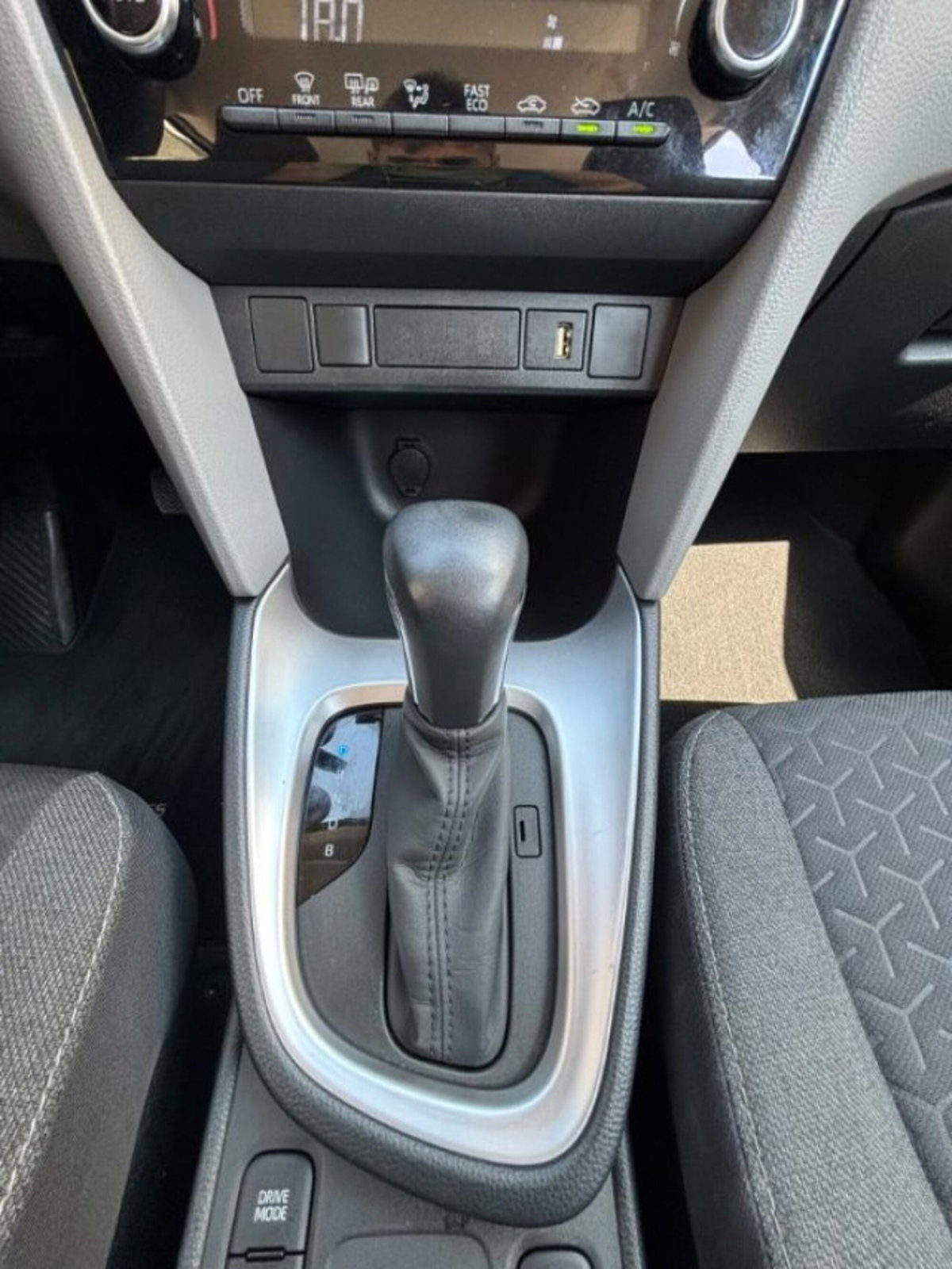 Toyota Yaris Cross 1.5h GR Sport Black Sky fwd 116cv e-cvt (9)