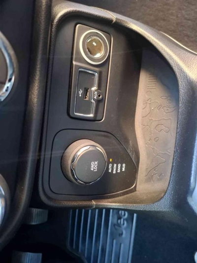 Jeep Renegade 2.0 Mjt 140CV 4WD Active Drive Limited (17)